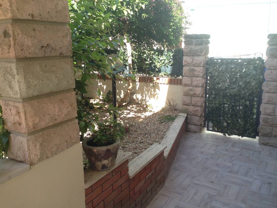 Ingresso con giardino/Entrance with garden