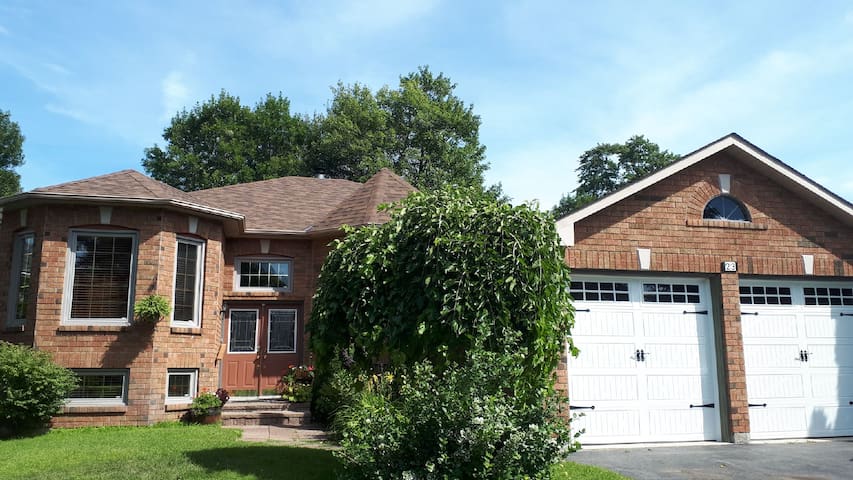 Airbnb Wasaga Beach Vacation Rentals Places To Stay