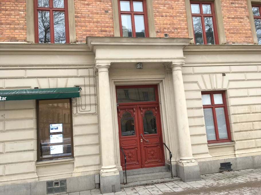 Porten Karlbergsvägen 23