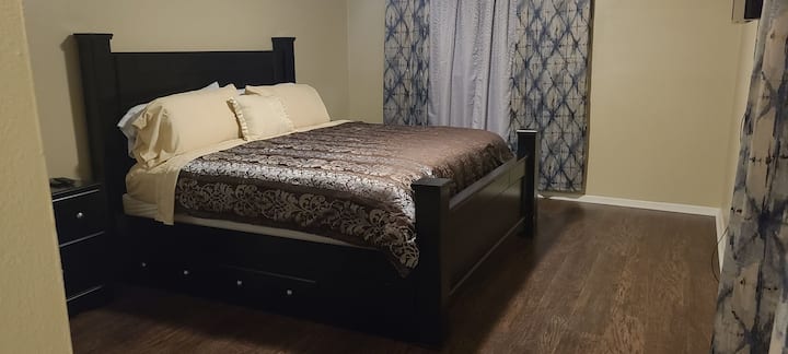 Schlafzimmer 1