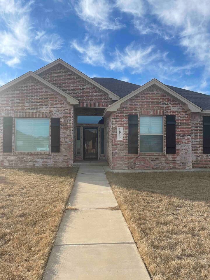 Cheerful 3bedroom residential home with jetted tub Houses for Rent in