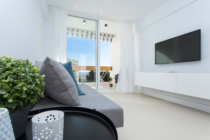 "This was a great first experience in Marbella. Nice and very clean apartment, smooth communication and check-in, very nice position in a calm neighborhood." (Raffaele - Nov 2018) 
☀️