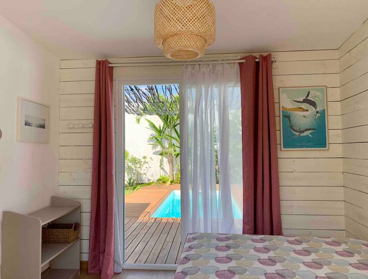 חדר שינה 1, הפונה לבריכה