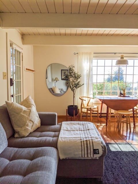 Little Stuga | Water Views, Cozy, Great Location