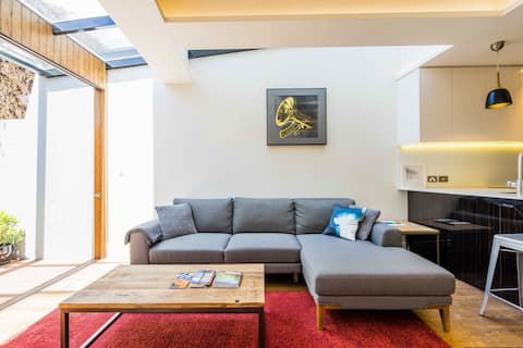 Unwind in a Luxury Apartment in Heart of Surry Hills