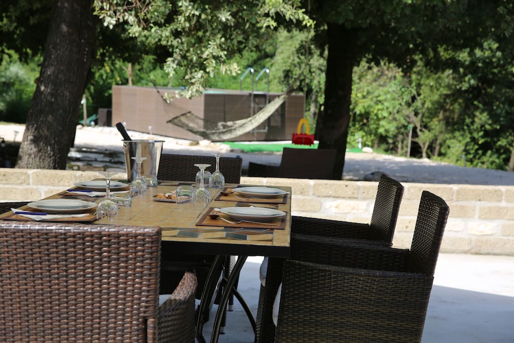 Alfresco dining