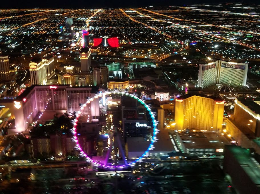 pic from AirWorks helicopter tour (I HIGHLY recommend!!)
Want some other ideas for a UNIQUE and UNFORGETTABLE Vegas experience? Just ask!! =)