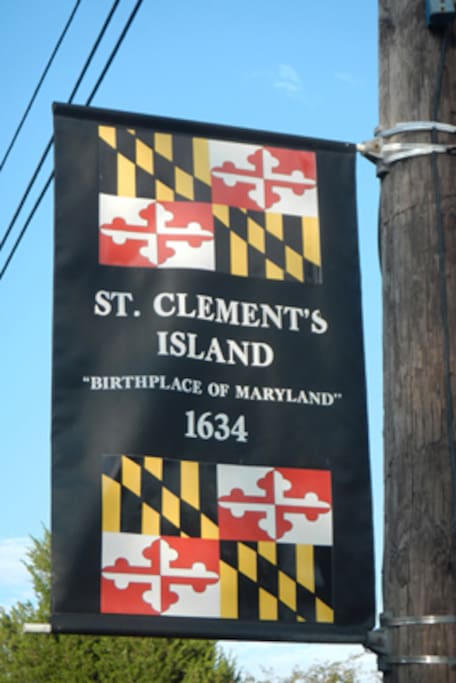 Nearby St. Clement's Island and public pier, operated by St. Clement's Island Museum. 2nd weekend in July is Seafood and Jazz festival (outdoor jazz stage); 1st weekend in October is Blessing of the Fleet with vendors and carnival. Museum hosts activities