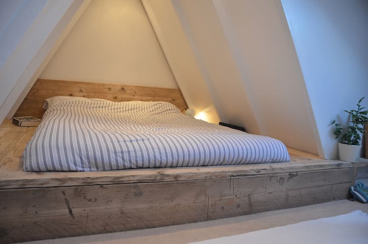 Cosy one bed flat with parking