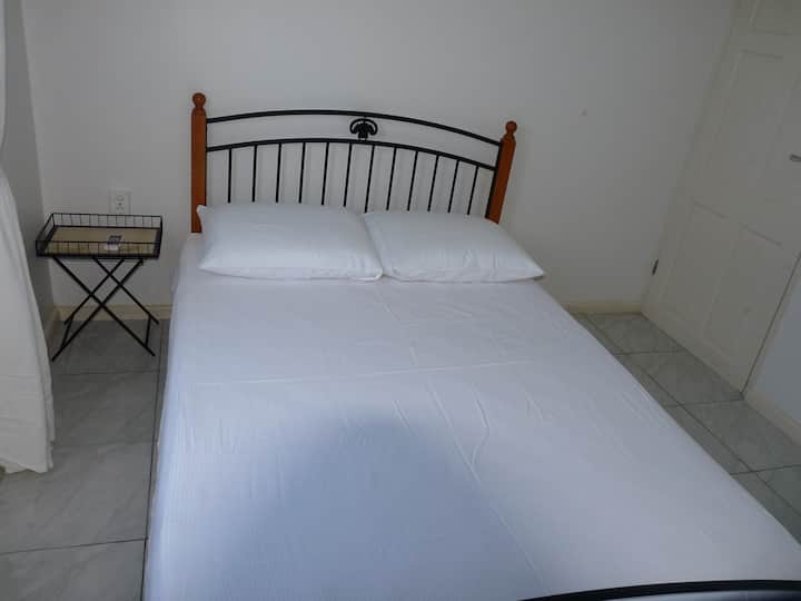 Apartmán C, spálňa 1 s klimatizáciou a manželskou posteľou