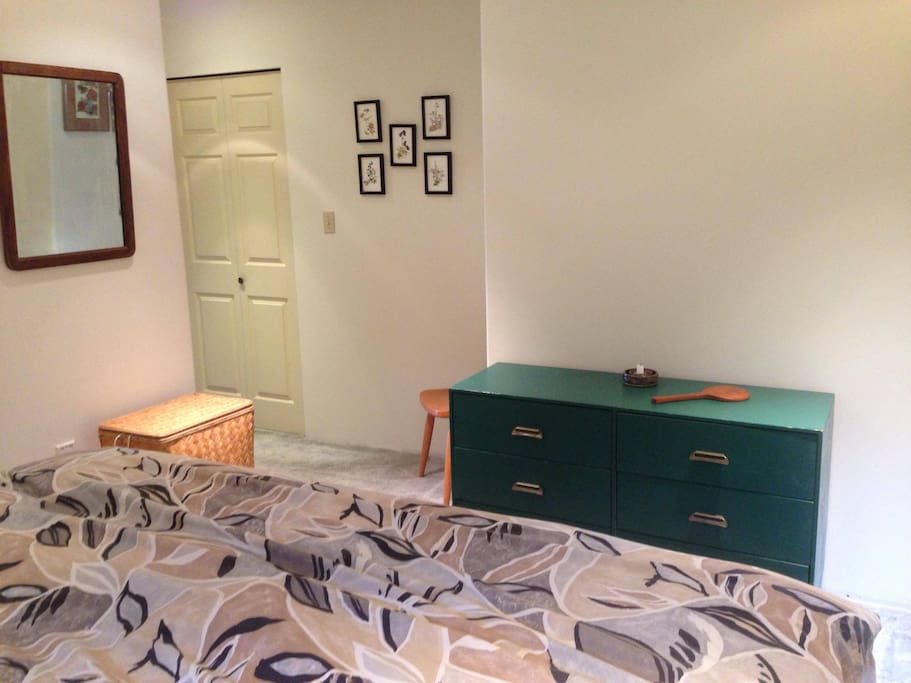 Room with King size bed 2
