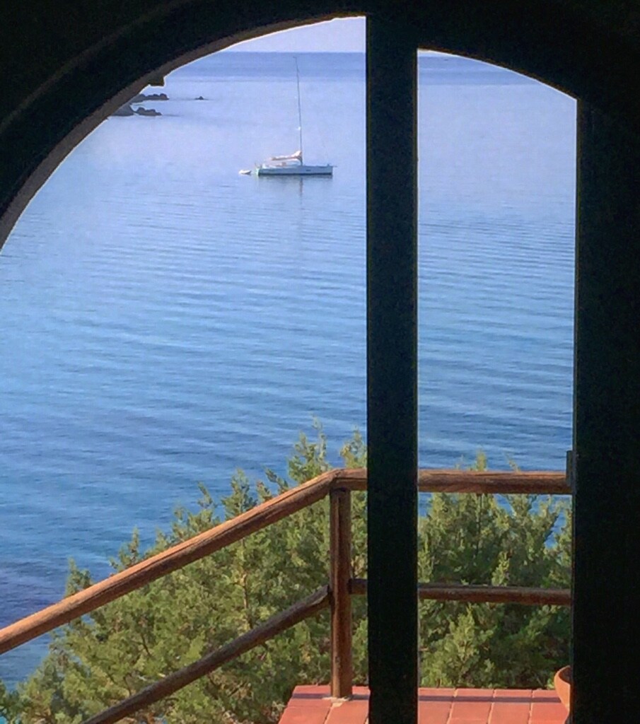 Popular Airbnb listing: Large villa with direct access to the sandy beach in Maracalagonis