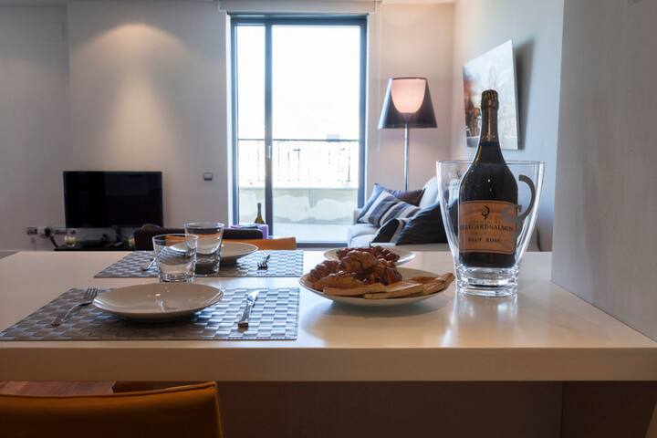 Paseo de Gracia with Terrace: Love! gallery image 5