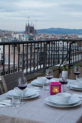 Paseo de Gracia with Terrace: Love! gallery image 3