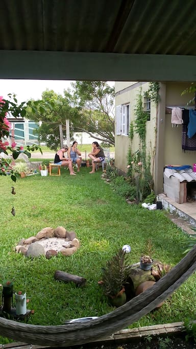 vista da casa grande (pessoas nas fotos são hospedes)