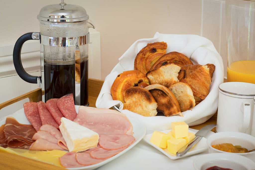 Delicious continental breakfast with hot and vegan options on request..juices, cereal etc provided...