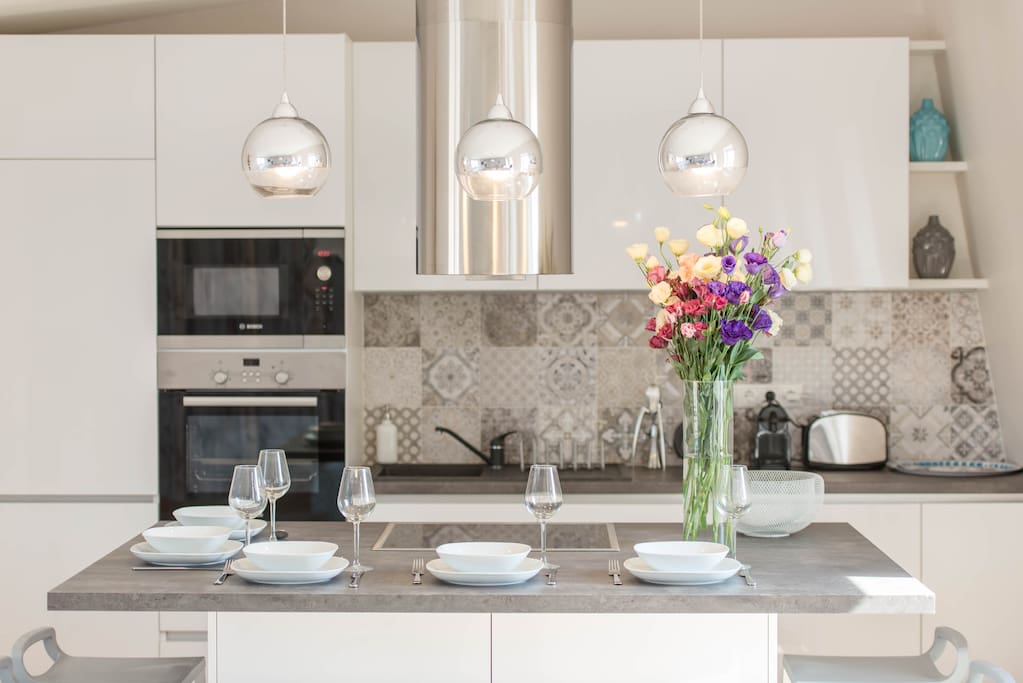 Kitchen & Dining