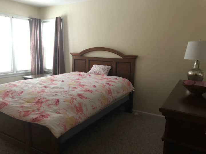 Chambre avec lit queen size