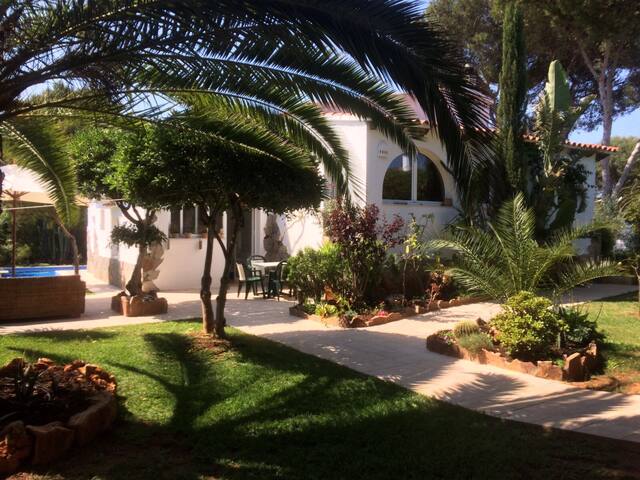 Amplia Villa con piscina cercana a la playa