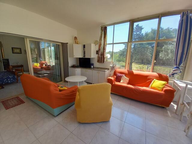 HAUS mit großem Garten und Pool für 10 Personen gallery image 5