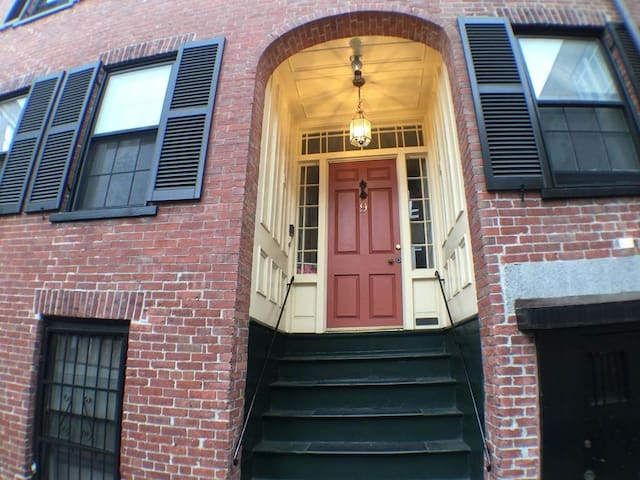 Historic townhouse in the heart of Boston