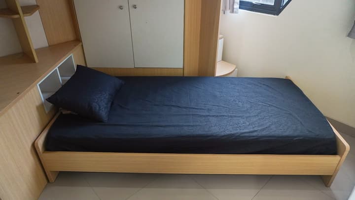 الطابق الثاني (غرفة النوم 2) 