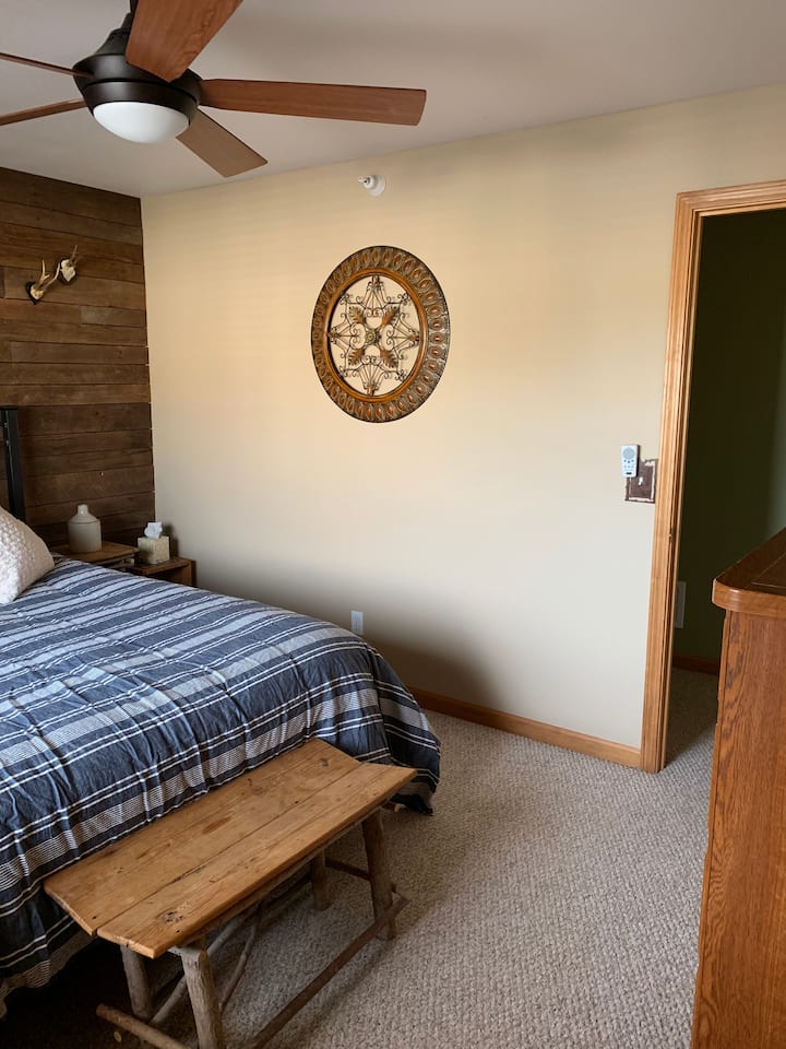 غرفة النوم رقم2 ، سرير بحجم كبير