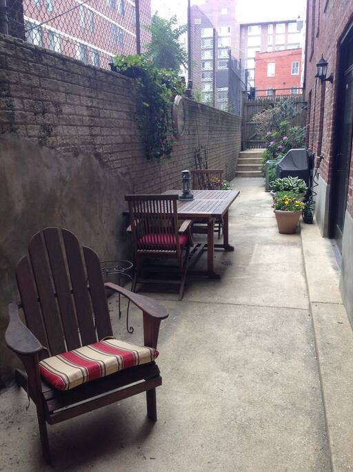 Back patio, with working grill