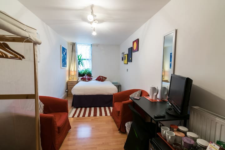Large Double & En-suite, Centre of City Centre
