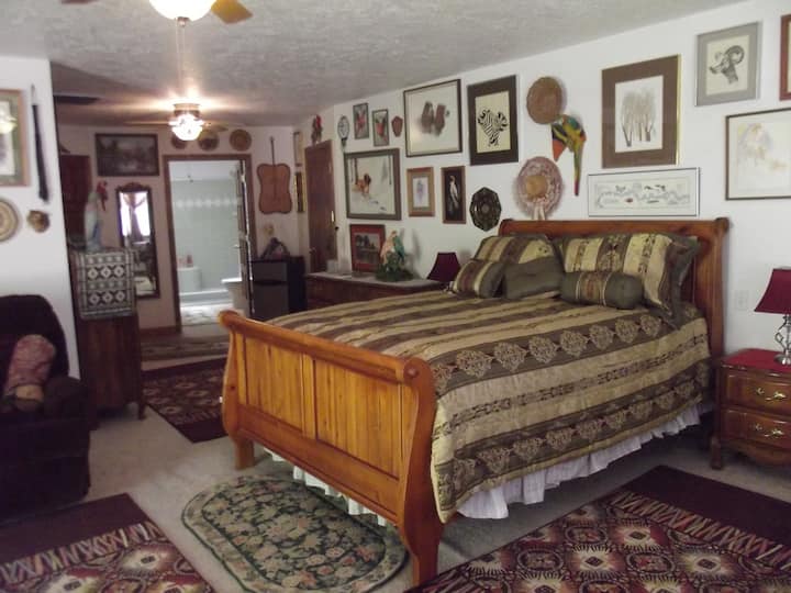 グランドスイートのクイーンサイズベッド