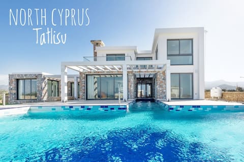 Luxurious 5 bedrooms beach villa in private lagoon