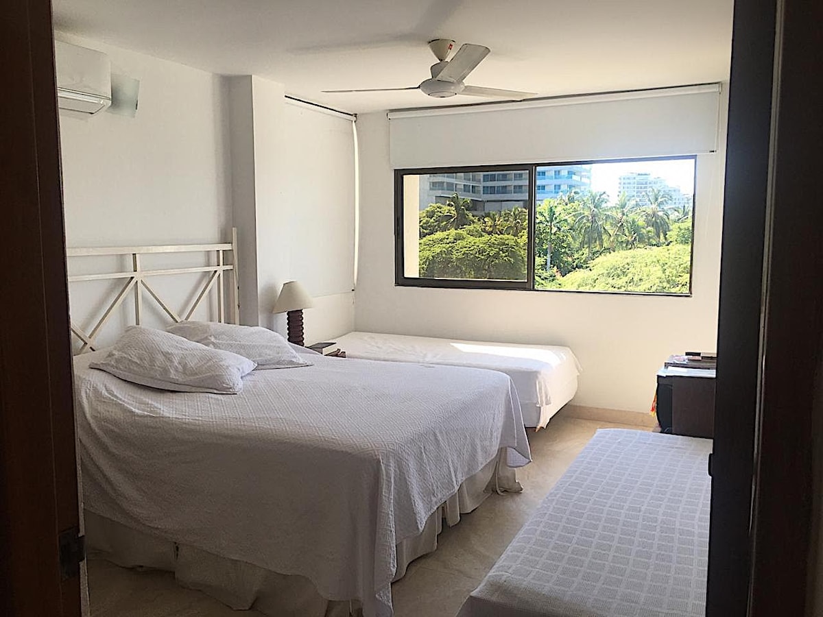 1. เตียงควีนไซส์
1. เตียงเดี่ยว 