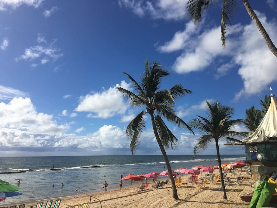 Praia de frente pro Flat com os arrecifes na maré baixa