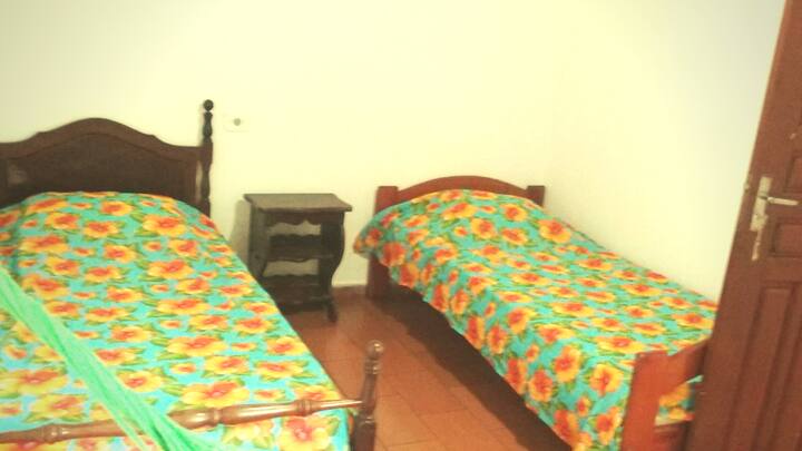 chumba cha kulala 2, vitanda viwili na kitanda cha bembea