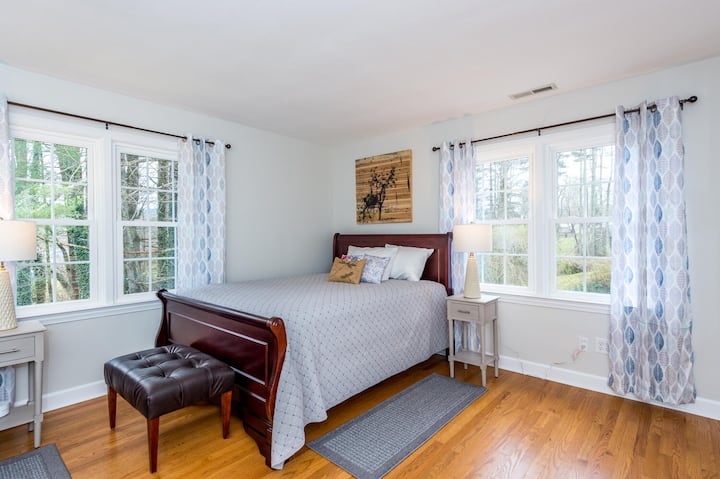 第二间卧室配备两张标准双人床，非常适合家庭或一起旅行的朋友入住。