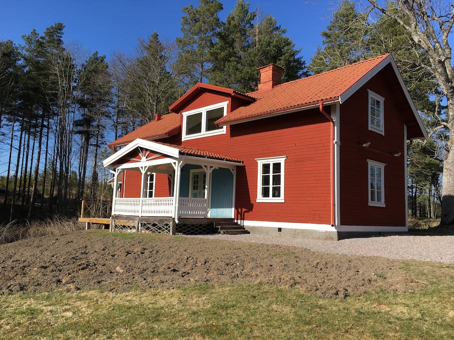 Sjöstugan - eget hus precis vid sjön