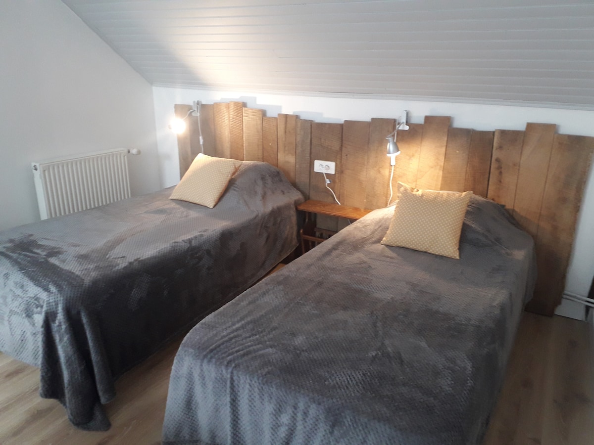 2. spavaća soba s 2 kreveta od 90