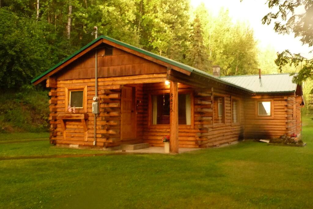 Alaskan Homestead Featured on the Discovery Cabins for Rent in Eagle