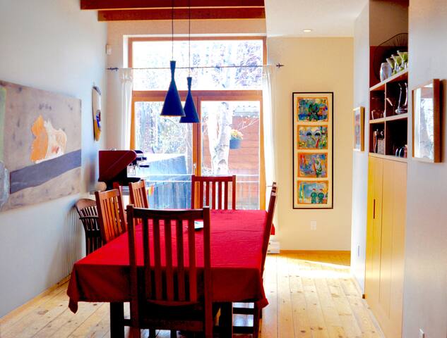 Large, sunny house with garden near Old MTL gallery image 3