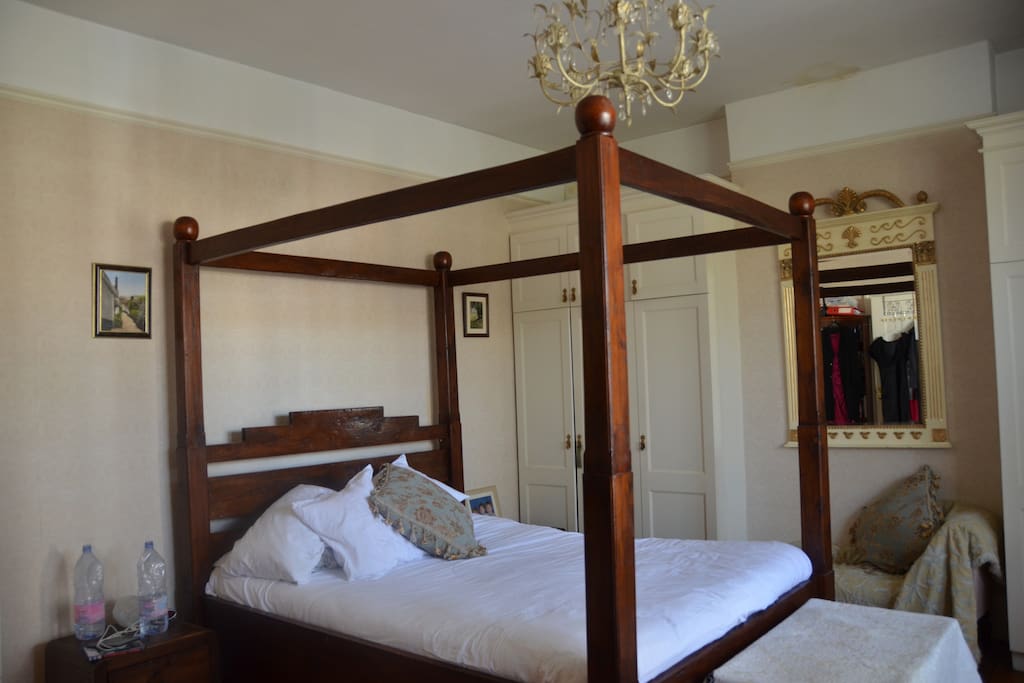 4 poster bed