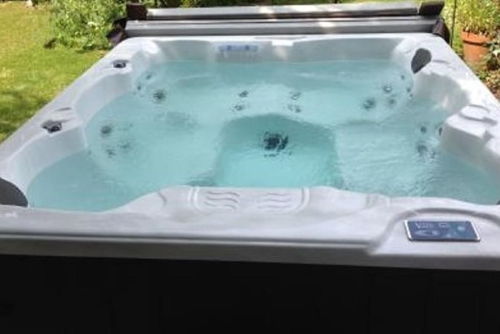 Hot Tub new from 7th Jan 2017
