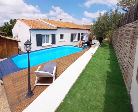 refurbished villa with pool in a quiet area 15 minutes from the sea between Narbonne and Béziers