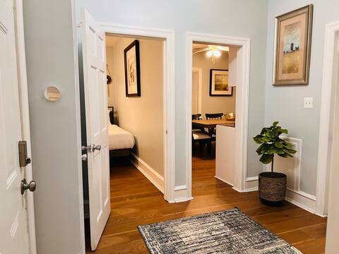 Stylish 5 bedroom in Suburbs - Entire Triplex Bldg