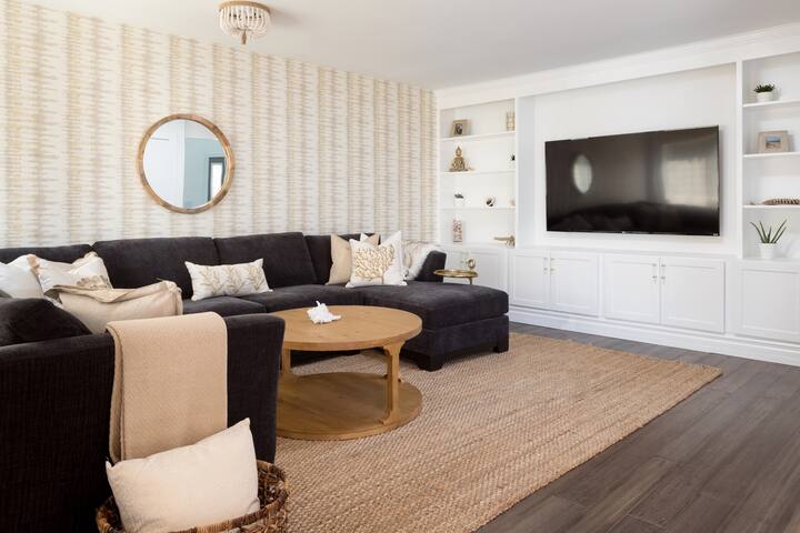 Minutes to the beach, pool, + beach pass! Westerly gallery image 4