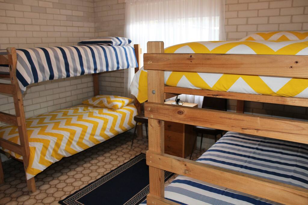 2 Bunk Beds