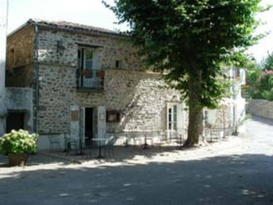 côté place
