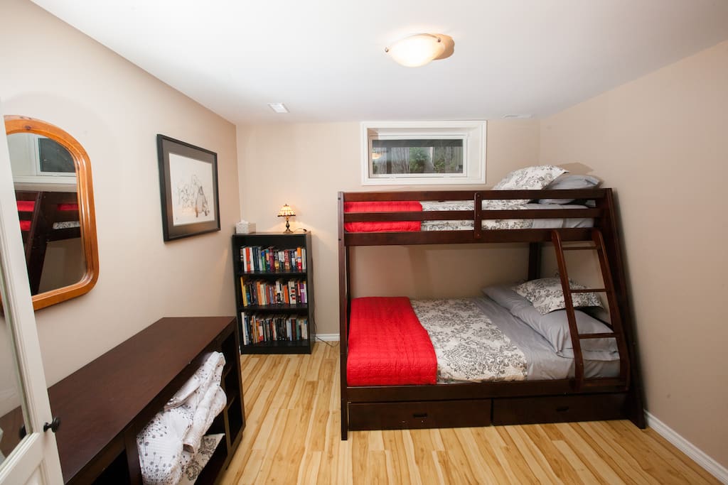 Bedroom/Bunk Bed