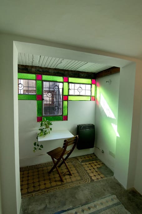 Foldable tabel & window that can be opend
