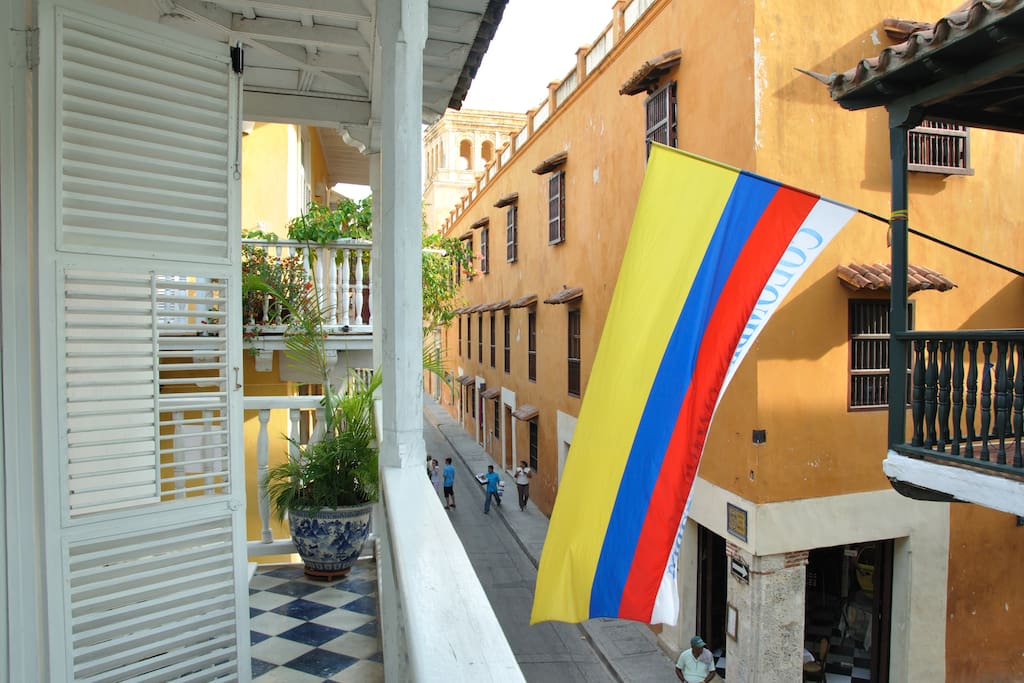Balcones sobre la Calle de la Factoria
y Calle St Domingo