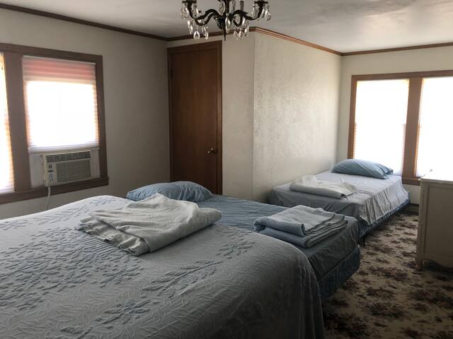 Dakota House #4 king Bed 2 Single Bed tax included